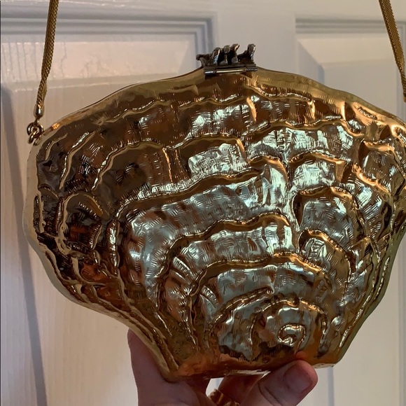 Gold Hard “SeaShell” Purse with Coral Clasp - Picture 5 of 8